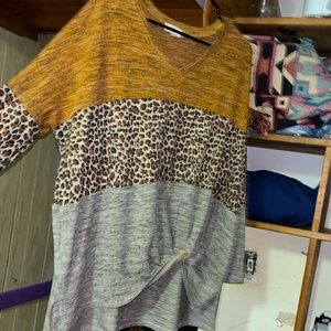 3/13💄Mustard & Brown Leopard Color Block Knot-Front Long-Sleeve Tunic